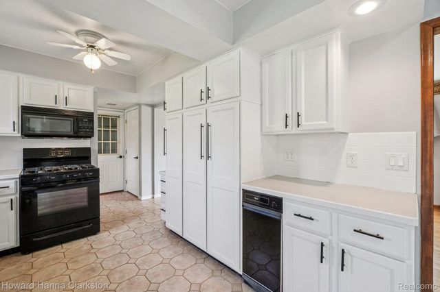 149 N Williams Lake Road, White Lake Charter Township, MI 48386