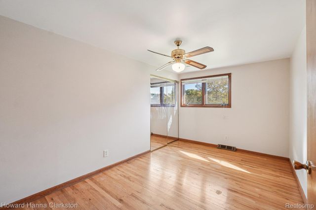 149 N Williams Lake Road, White Lake Charter Township, MI 48386