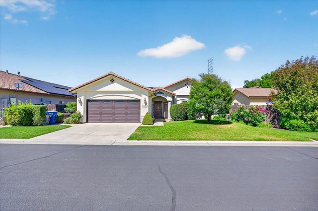 4678 W Rosetta, Fresno, CA 93722