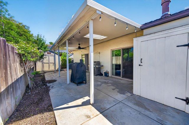 4678 W Rosetta, Fresno, CA 93722
