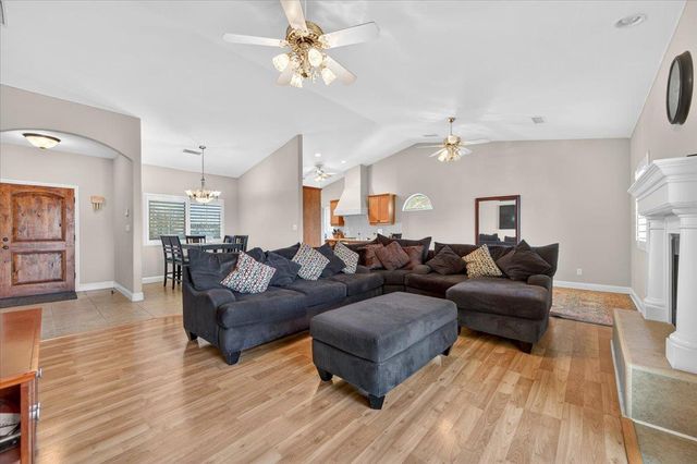 4678 W Rosetta, Fresno, CA 93722