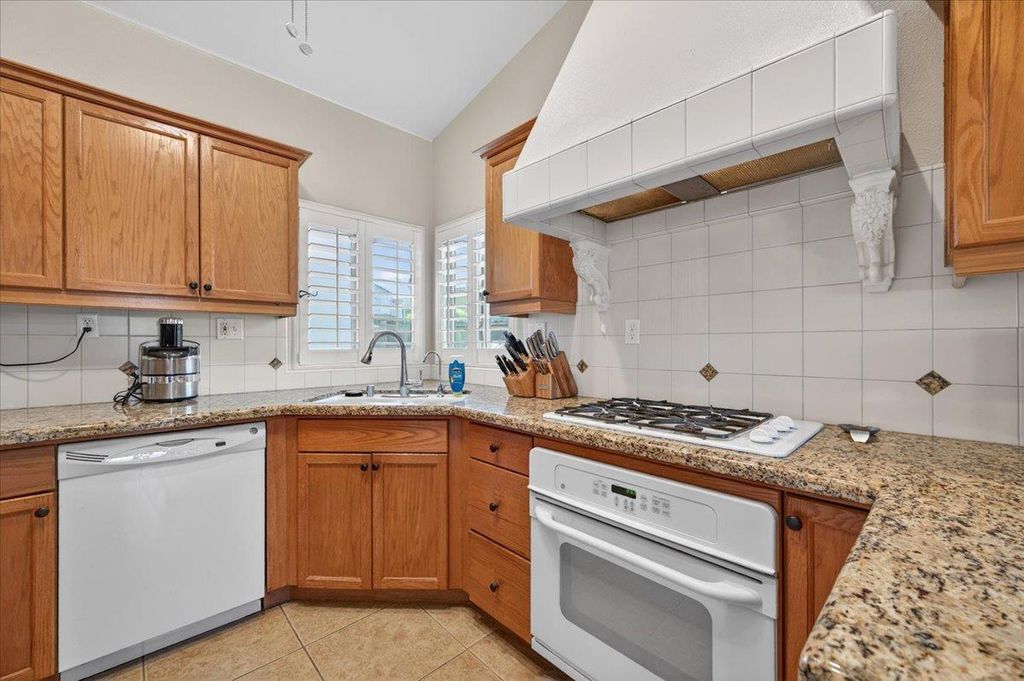 Image 10 of property listing at 4678 W Rosetta, Fresno, CA 93722