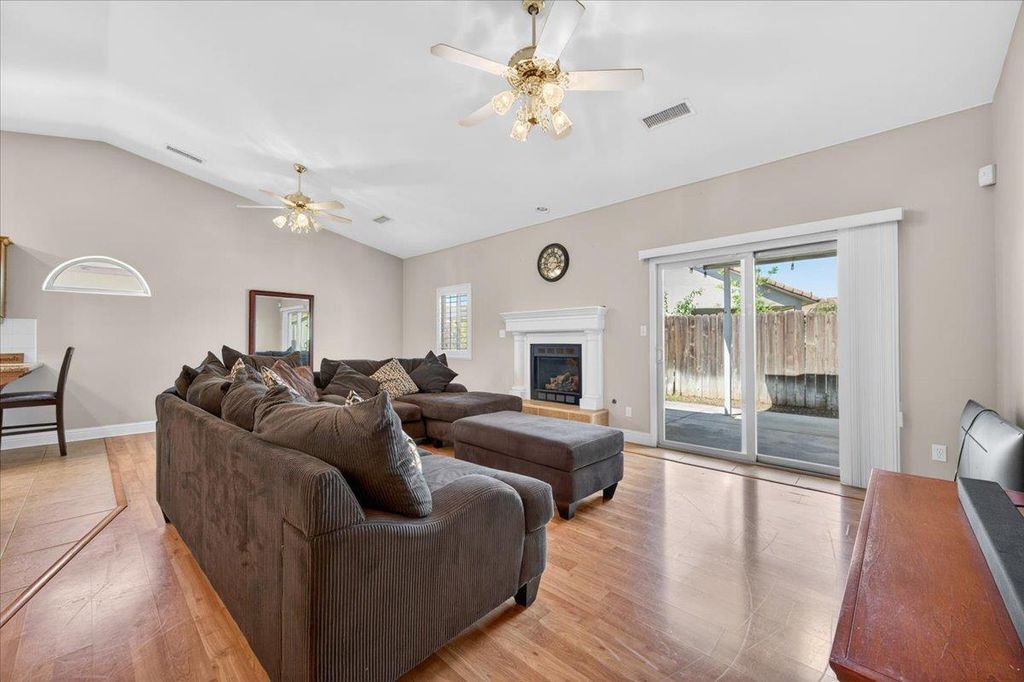 Image 13 of property listing at 4678 W Rosetta, Fresno, CA 93722