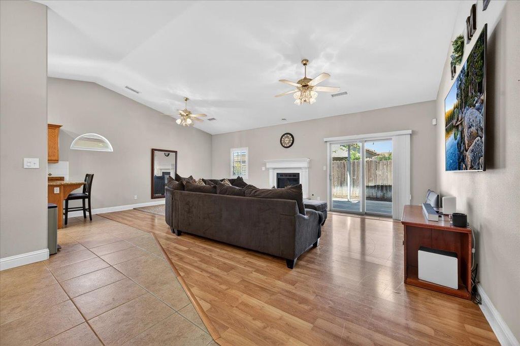 Image 14 of property listing at 4678 W Rosetta, Fresno, CA 93722