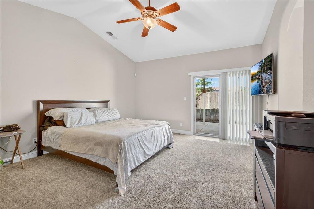 Image 16 of property listing at 4678 W Rosetta, Fresno, CA 93722