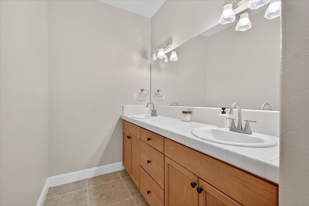 Image 17 of property listing at 4678 W Rosetta, Fresno, CA 93722