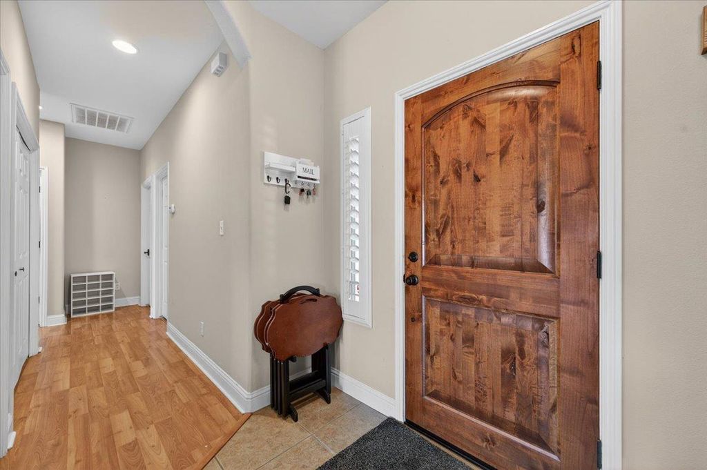 Image 8 of property listing at 4678 W Rosetta, Fresno, CA 93722