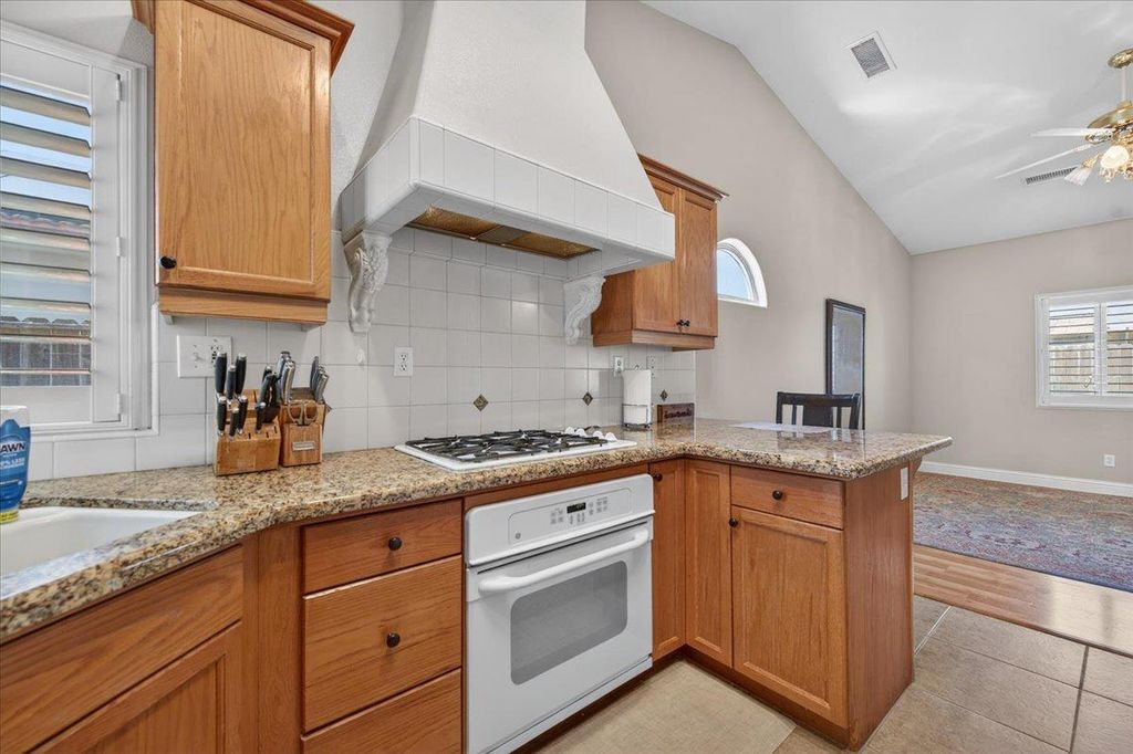 Image 9 of property listing at 4678 W Rosetta, Fresno, CA 93722