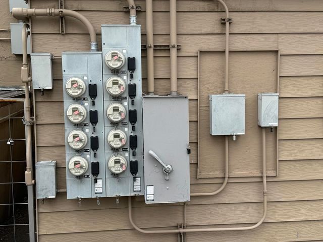 2105 Holly Avenue, Klamath Falls, OR 97601