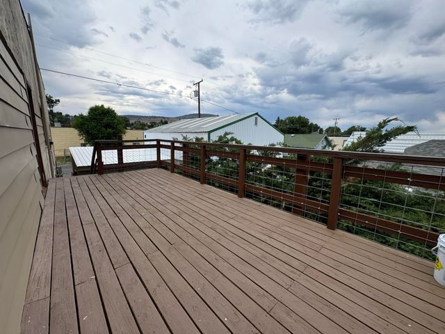 2105 Holly Avenue, Klamath Falls, OR 97601