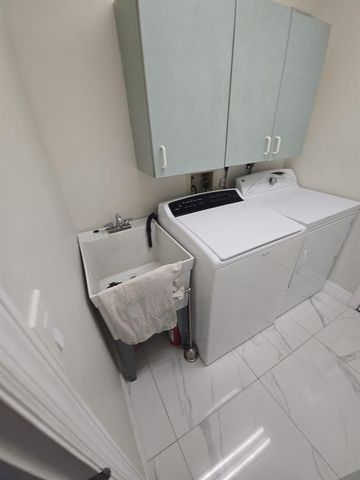 1805 CORAL POINT DRIVE, Cape Coral, FL 33990