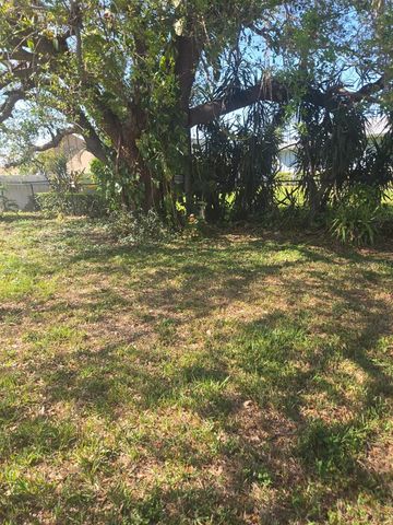 1805 CORAL POINT DRIVE, Cape Coral, FL 33990