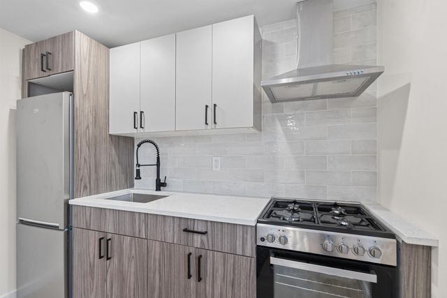 369 HOPS LANE, Secaucus, NJ 07094