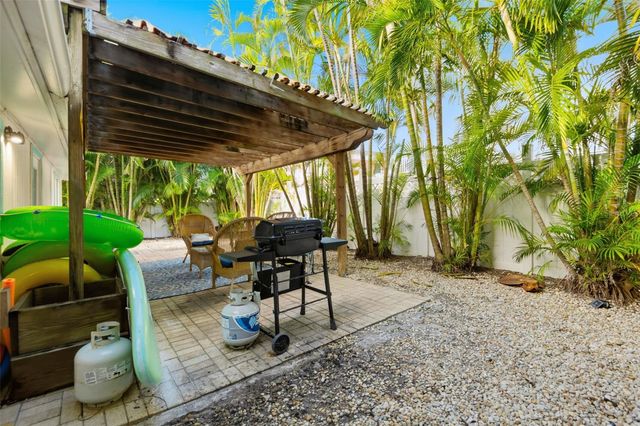 2508 AVENUE B, Bradenton Beach, FL 34217
