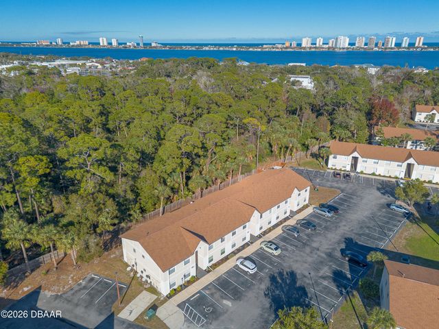 426 Banana Cay Dr Apt I, South Daytona, FL 32119