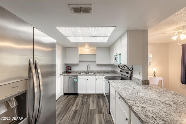 426 Banana Cay Dr Apt I, South Daytona, FL 32119