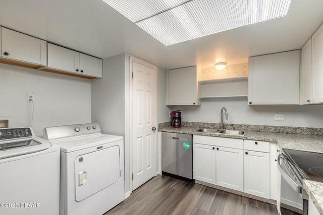 426 Banana Cay Dr Apt I, South Daytona, FL 32119