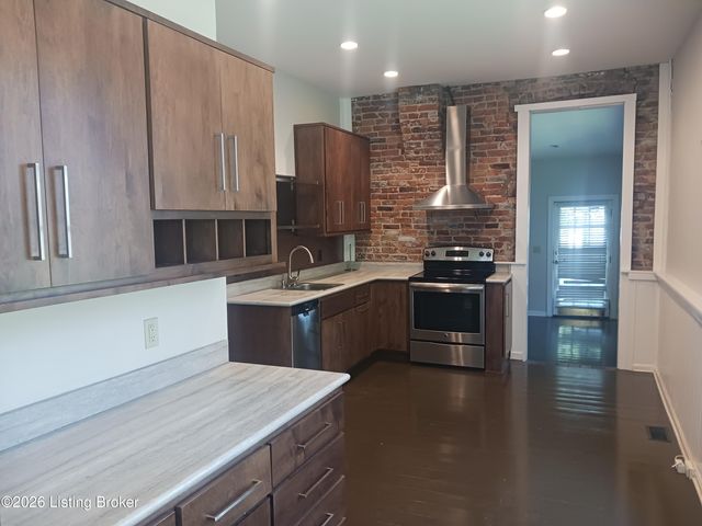 835 E Washington St, Louisville, KY 40206