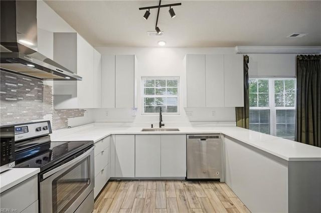 2220 Reservoir AVE, Norfolk, VA 23504