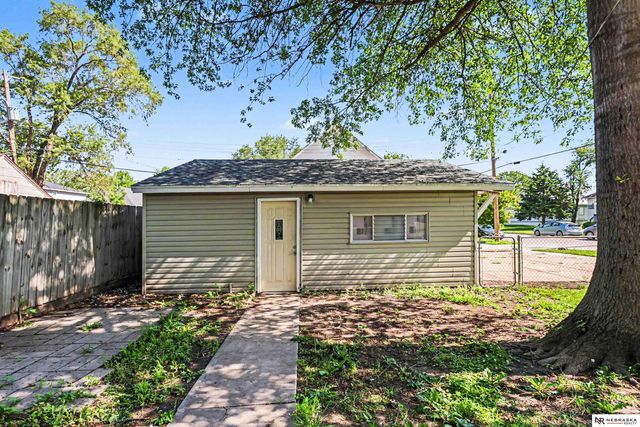 2298 Sheldon Street, Lincoln, NE 68503