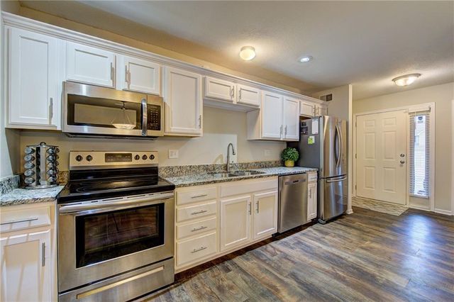 2104 SW Gooseberry Lane, Lee's Summit, MO 64082