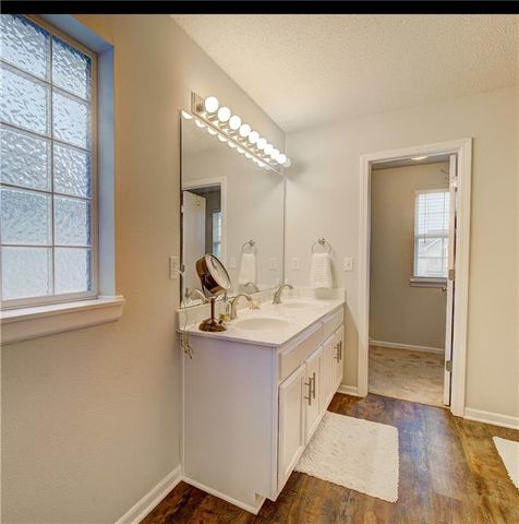 2104 SW Gooseberry Lane, Lee's Summit, MO 64082