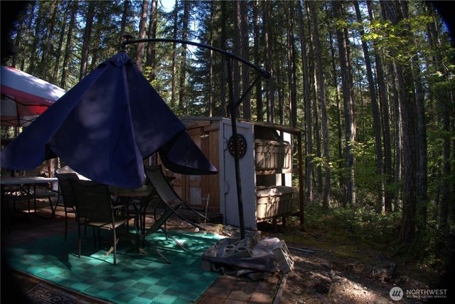 321 Lakewood Drive, Hoodsport, WA 98548