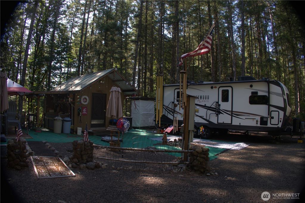 321 Lakewood Drive, Hoodsport, WA 98548