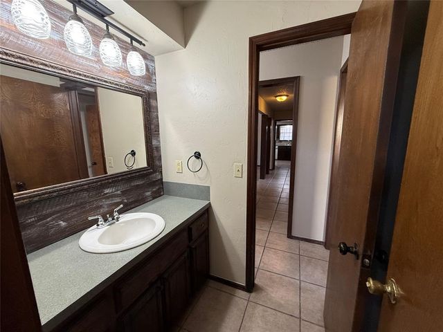 2001 Lona Avenue, Seminole, OK 74868