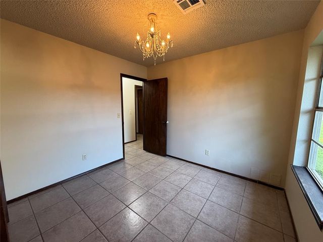 2001 Lona Avenue, Seminole, OK 74868