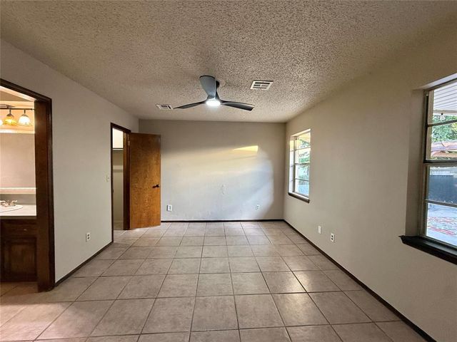 2001 Lona Avenue, Seminole, OK 74868