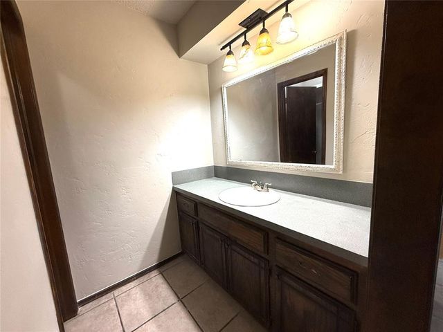 2001 Lona Avenue, Seminole, OK 74868