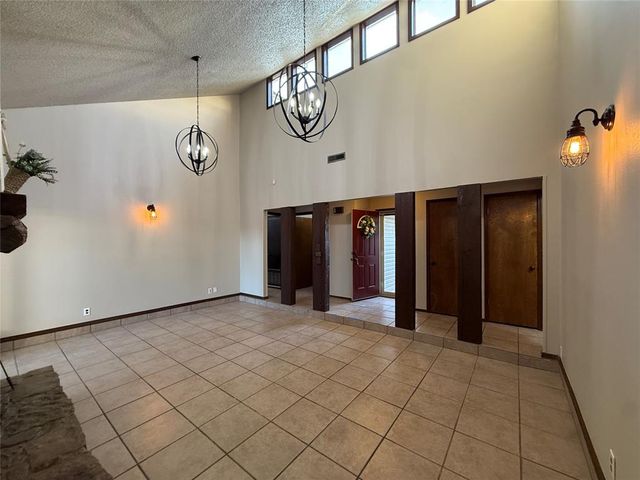 2001 Lona Avenue, Seminole, OK 74868