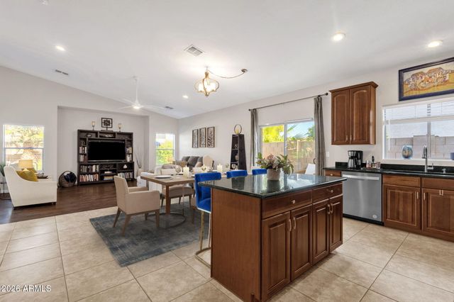 42422 W BRAVO Drive, Maricopa, AZ 85138