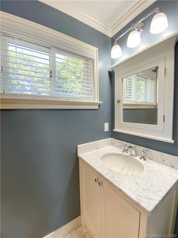 10 Harvann Road, Norwalk, CT 06850