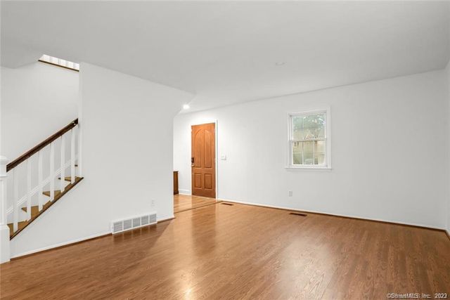 10 Harvann Road, Norwalk, CT 06850