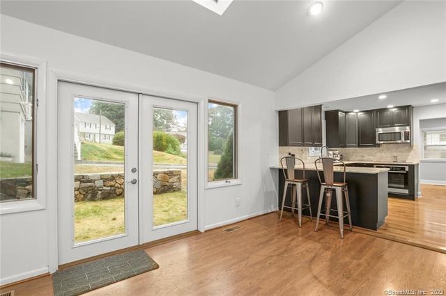 10 Harvann Road, Norwalk, CT 06850