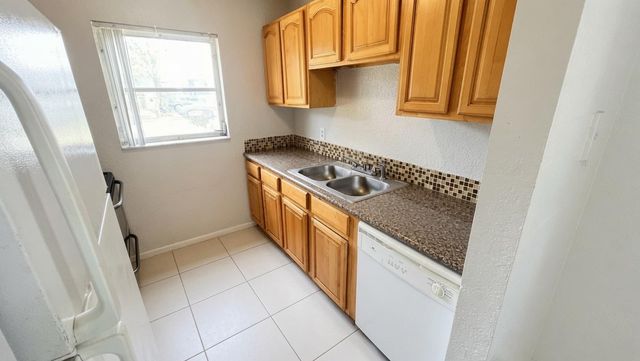 200 Croton Avenue 111, Lantana, FL 33462