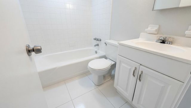 200 Croton Avenue 111, Lantana, FL 33462