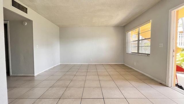 200 Croton Avenue 111, Lantana, FL 33462