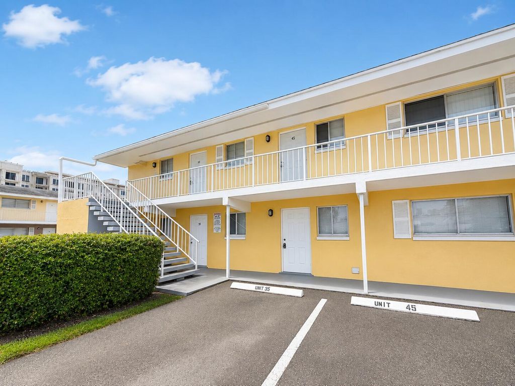 200 Croton Avenue 111, Lantana, FL 33462