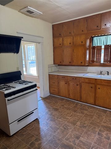 215 Bell Street, Gainesville, TX 76240