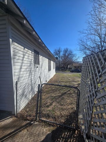 215 Bell Street, Gainesville, TX 76240