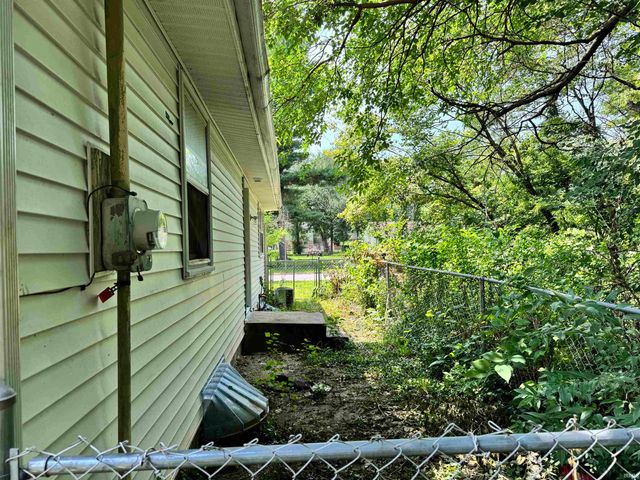2219 W Bulla Street, South Bend, IN 46628