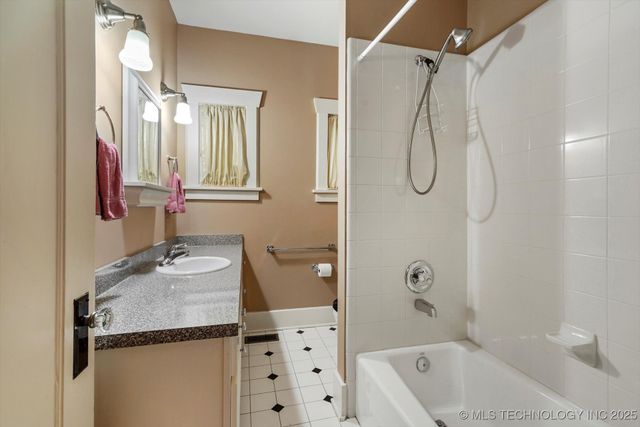 1513 S Owasso Avenue, Tulsa, OK 74120