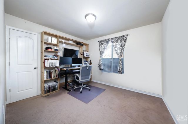 9000 Farmington Way, Bakersfield, CA 93313