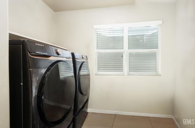 9000 Farmington Way, Bakersfield, CA 93313