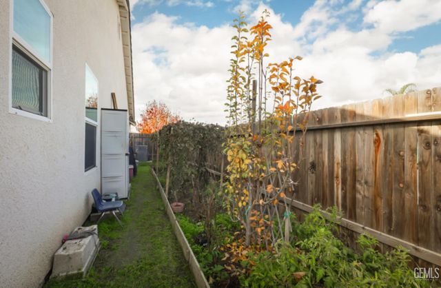 9000 Farmington Way, Bakersfield, CA 93313