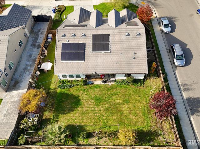 9000 Farmington Way, Bakersfield, CA 93313