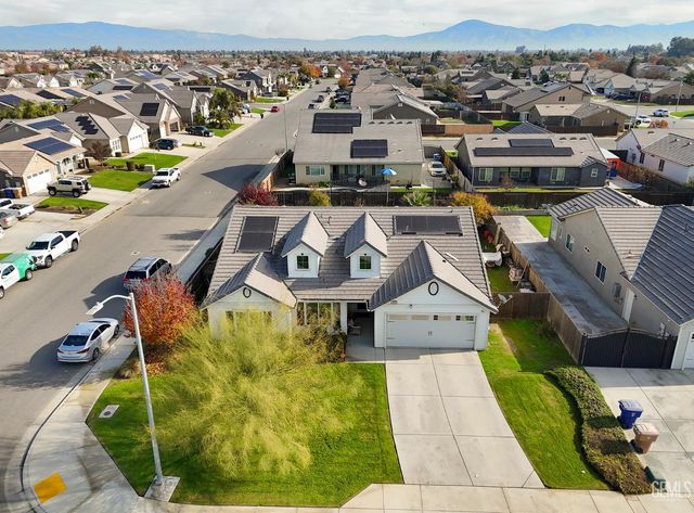 9000 Farmington Way, Bakersfield, CA 93313